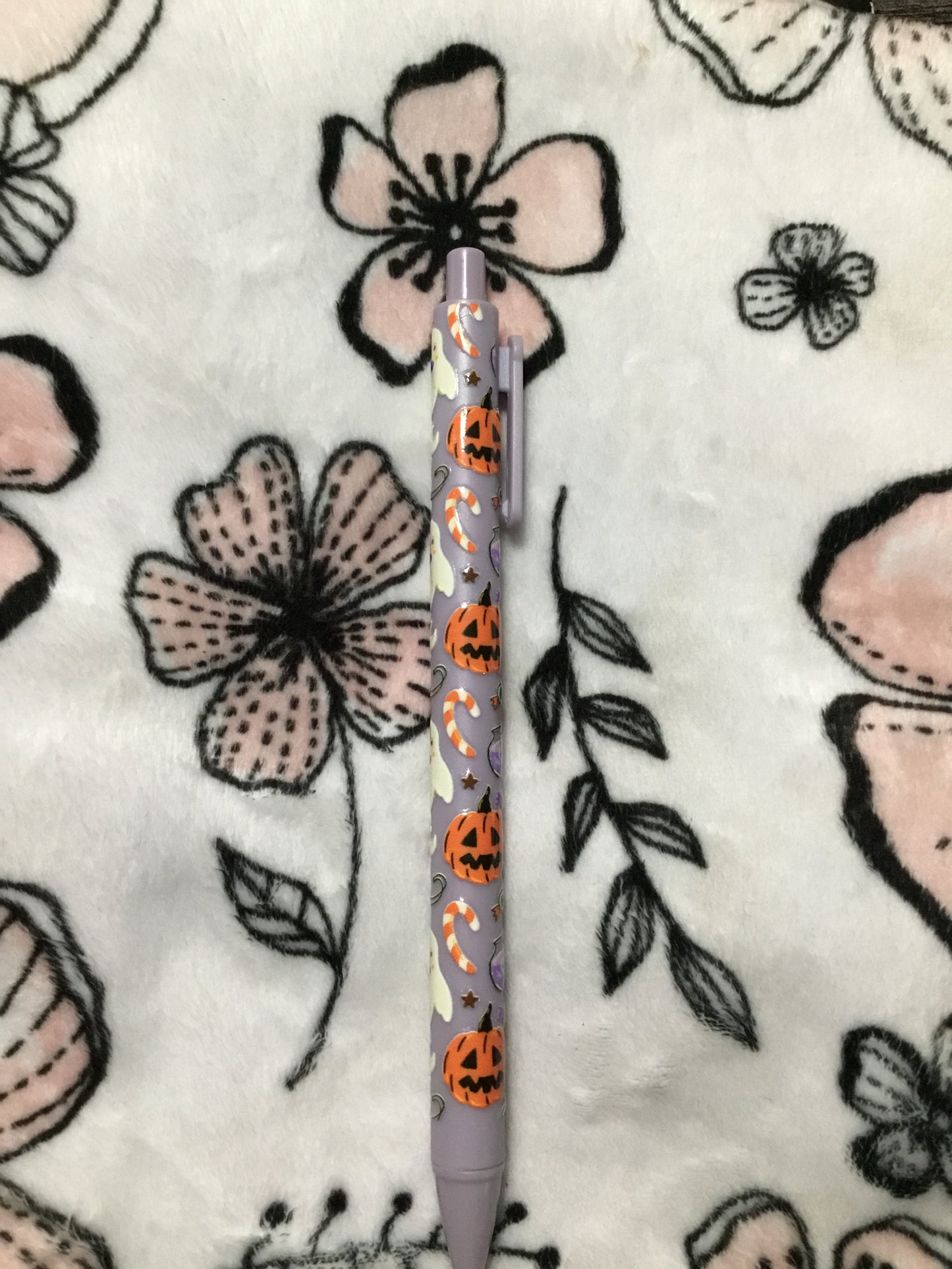 Vinyl Halloween/ fall pens