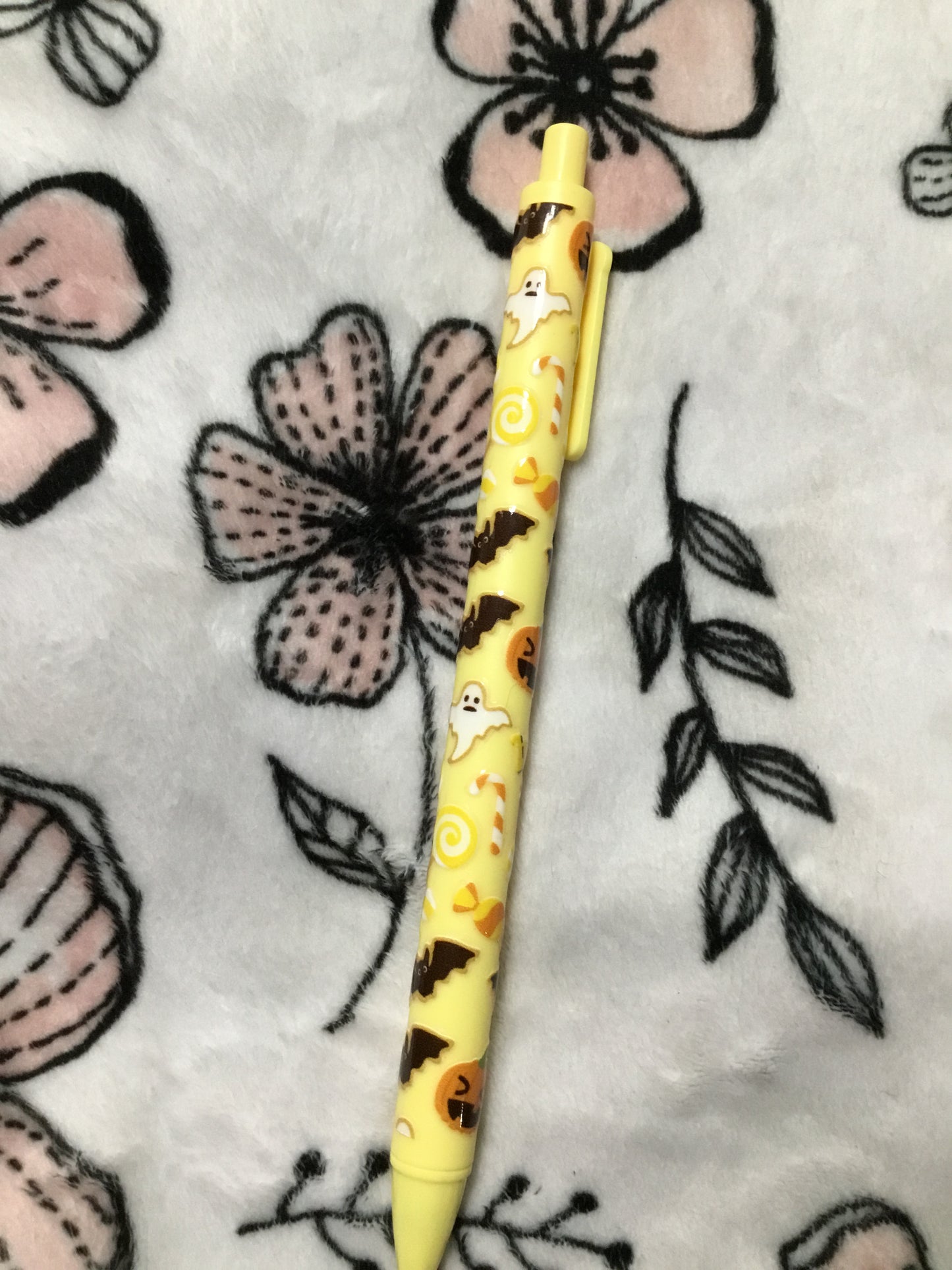 Vinyl Halloween/ fall pens